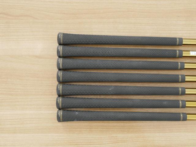 Iron set : Tsuruya : **มีตำหนิ** ชุดเหล็ก Tsuruya AXEL Gold Premium II (รุ่นปี 2017 ของใหม่ 6 หมื่นกว่าบาท หน้าเด้งสุดๆ ไกลสุดๆๆ) มีเหล็ก 7-Pw,Aw,As,Sw (7 ชิ้น ครบเซ็ต) ก้านกราไฟต์ Flex R