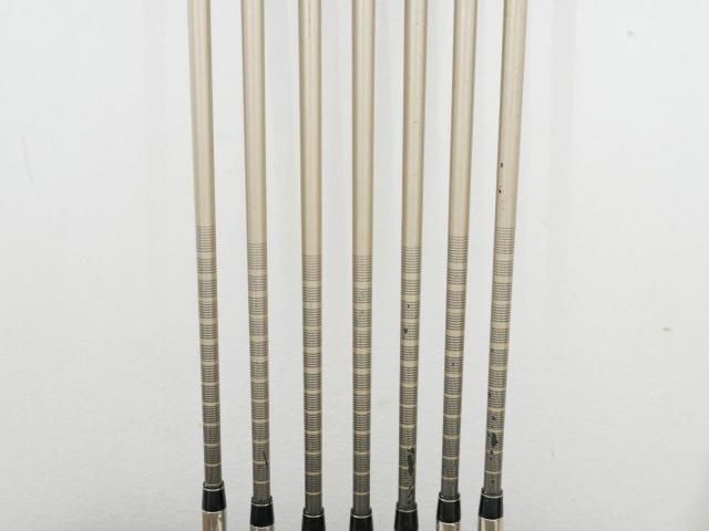 Iron set : PRGR : ชุดเหล็ก PRGR ID Nabla Red (รุ่นท๊อปสุด หน้าเด้ง ไกลมาก) มีเหล็ก 6-Pw,Aw,Sw (7 ชิ้น) ก้านกราไฟต์ M-40 Flex SR