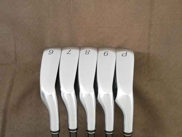 Iron set : PRGR : ชุดเหล็ก PRGR is3 502 มีเหล็ก 6-Pw (5 ชิ้น) ก้านกราไฟต์ Flex R