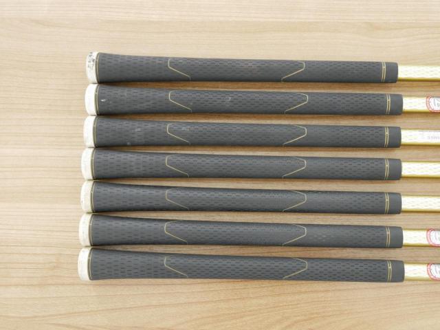 Iron set : Taylormade : ชุดเหล็ก Taylormade Gloire G (รุ่นท๊อปสุด ตีไกลมากๆ เหล็ก 7 Loft 26.5 หน้าเด้ง) มีเหล็ก 6-Pw,Aw,Sw (7 ชิ้น) ก้านกราไฟต์ Flex R