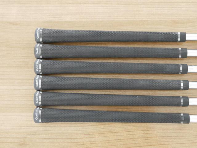 Iron set : Titleist : ชุดเหล็ก Titleist T400 (ตีง่ายที่สุด ไกลที่สุด ออกปี 2020) มีเหล็ก 6-Pw,43 (6 ชิ้น) ก้านเหล็ก NS Pro 950 NEO Flex S