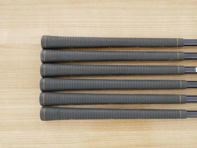 Iron set : Honma : ชุดเหล็ก Honma Beres IS-05 Forged (ปี 2017) มีเหล็ก 6-11 (6 ชิ้น ระยะเทียบเท่า 5-Pw ของรุ่นอื่นๆ) ก้าน ARMRQ ∞ (53) Flex R (2 ดาว)