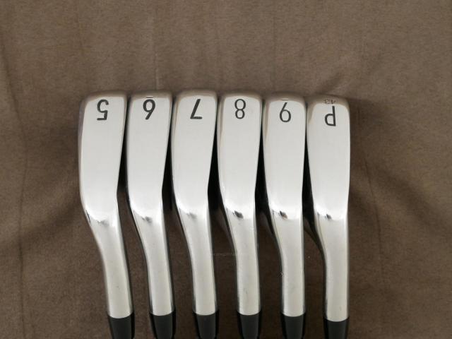 Iron set : Titleist : ชุดเหล็ก Titleist T300 (ออกปี 2019) มีเหล็ก 5-Pw (6 ชิ้น) ก้านกราไฟต์ Mitsubishi KUROKAGE 60i Flex R