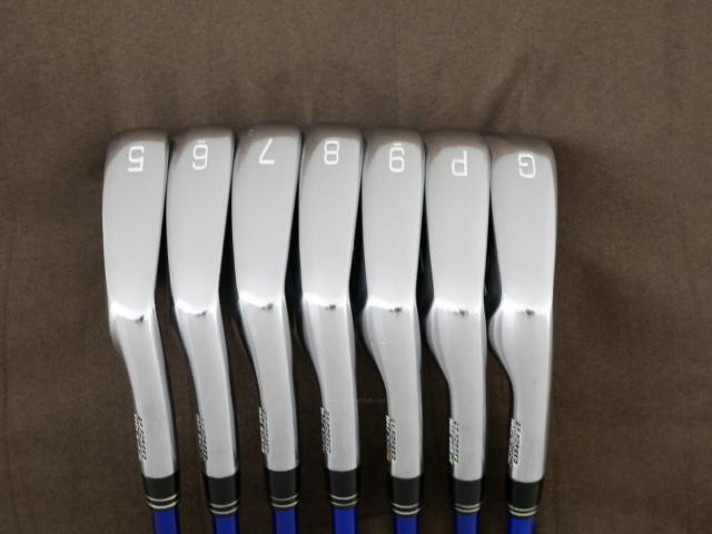 Iron set : Mizuno : ชุดเหล็ก Mizuno JPX 900 Forged (นุ่มมาก ตีง่าย ระยะดี) มีเหล็ก 5-Pw,Aw (7 ชิ้น) ก้านกราไฟต์ Flex SR