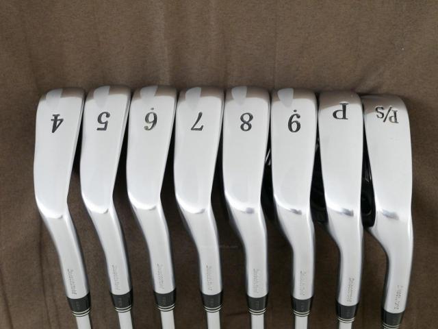 Iron set : Tourstage : ชุดเหล็ก Tourstage PHYZ Forged (ซีรี่ย์ท๊อป นุ่มไกล) มีเหล็ก 4-Pw,Aw (8 ชิ้น) ก้านเหล็ก NS Pro 800 Flex R