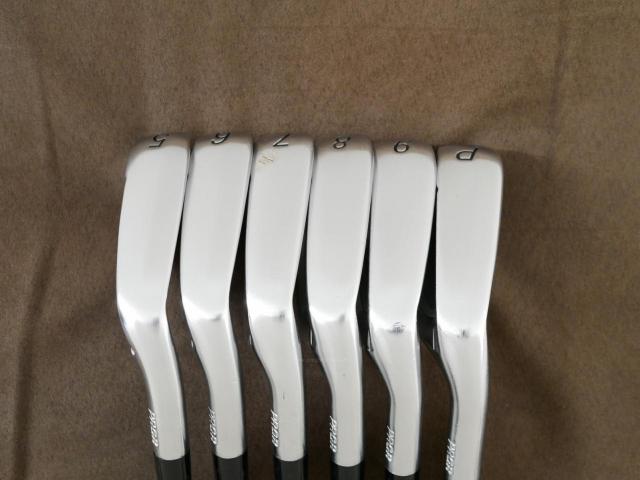 Iron set : PRGR : ชุดเหล็ก PRGR 02 Forged (ปี 2021 นุ่มมาก หายาก) มีเหล็ก 5-Pw (6 ชิ้น) ก้านกราไฟต์ Mitsubishi Diamana Flex SR