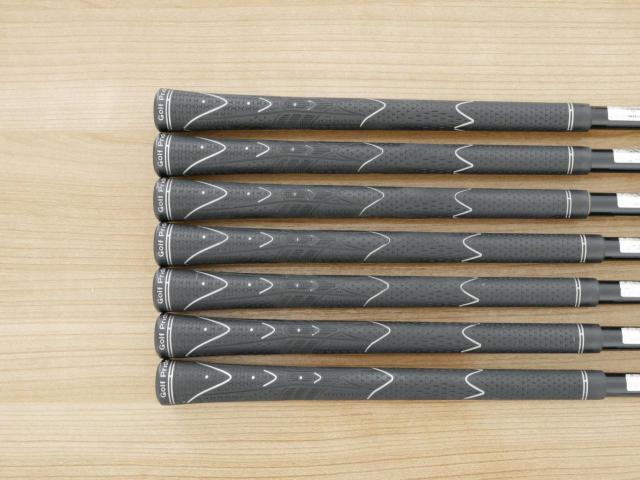 Iron set : Maruman : ชุดเหล็ก Maruman Majesty Royal SP (รุ่นท๊อปสุด ตีง่าย เด้ง ไกลมากๆ) มีเหล็ก 5-10,Pw (7 ชิ้น ระยะเทียบเท่า 4-Pw) ก้านกราไฟต์ Flex R