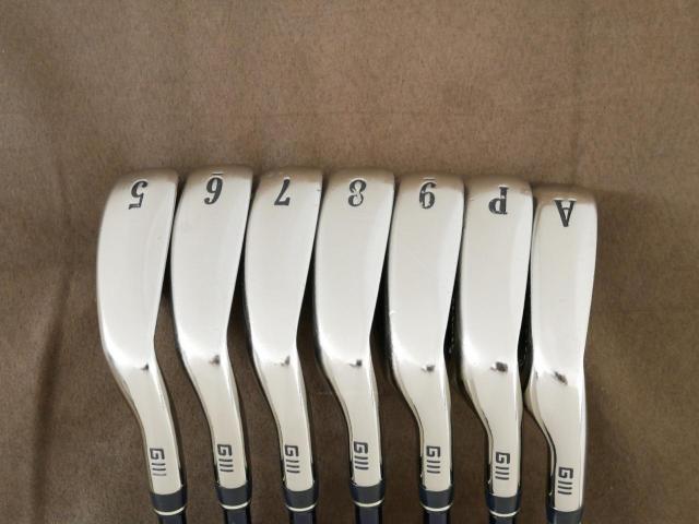 Iron set : Daiwa : **มีตำหนิ** ชุดเหล็ก Daiwa GIII (รุ่นท๊อปสุด หน้าเด้งสุดๆ ใบใหญ่ ตีไกล) มีเหล็ก 5-Pw,Aw (7 ชิ้น) ก้านกราไฟต์ Flex SR