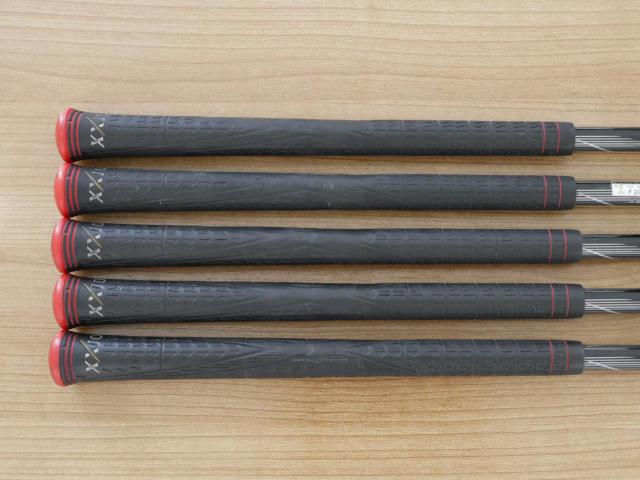 Iron set : XXIO : ชุดเหล็ก XXIO 8 Red (ใบใหญ่ ตีง่าย ไกล) มีเหล็ก 7-Pw,Aw (5 ชิ้น) ก้านกราไฟต์ MP-800 Flex R