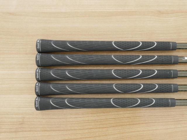 Iron set : Honma : ชุดเหล็ก Honma Beres IS-02 (หน้าเด้ง Forged) มีเหล็ก 7-11 (5 ชิ้น เทียบเท่า 6-Pw) ก้าน ARMRQ 6 (49) Flex R (2 ดาว)