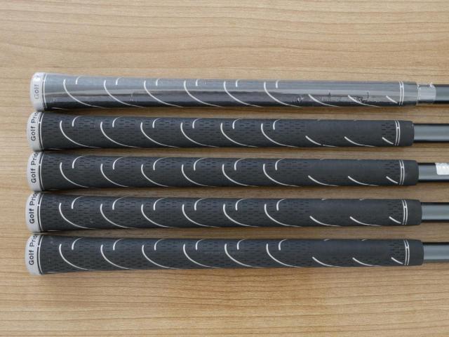Iron set : Callaway : ชุดเหล็ก Callaway Big Bertha (รุ่นล่าสุด ปี 2023 ตีง่ายที่สุดของ Callaway) มีเหล็ก 6-Pw (5 ชิ้น) ก้านกราไฟต์ Fujikura Speeder NX Flex R