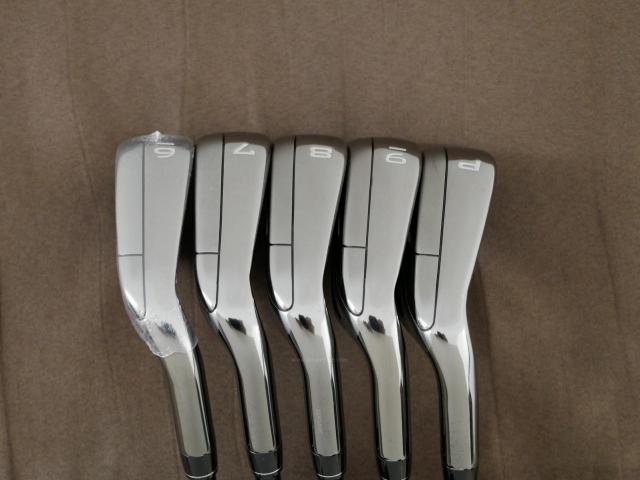 Iron set : Callaway : ชุดเหล็ก Callaway Big Bertha (รุ่นล่าสุด ปี 2023 ตีง่ายที่สุดของ Callaway) มีเหล็ก 6-Pw (5 ชิ้น) ก้านกราไฟต์ Fujikura Speeder NX Flex R