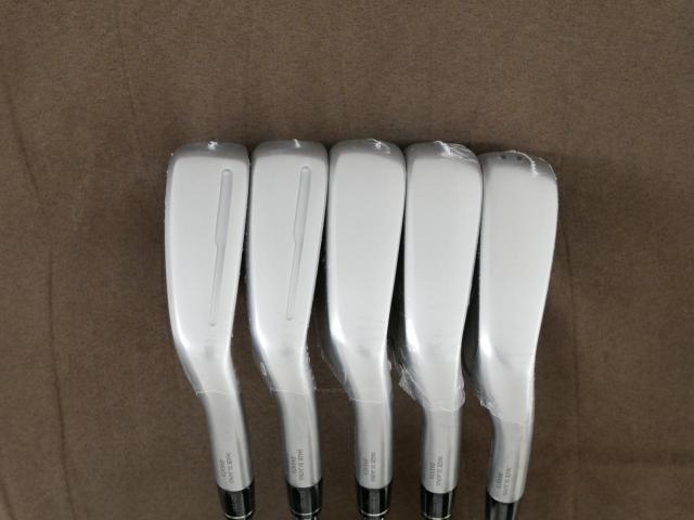 Iron set : Honma : **ของใหม่ ยังไม่แกะพลาสติก** ชุดเหล็ก Honma Tour World GS (ออกปี 2021 ใบใหญ่ ตีง่าย ไกล) มีเหล็ก 6-10 (5 ชิ้น) ก้านเหล็ก NS Pro ZELOS Flex S
