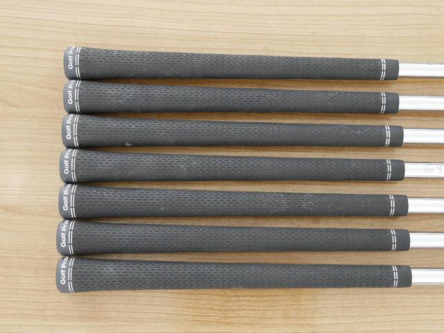 Iron set : Titleist : ชุดเหล็ก Titleist T400 (รุ่นล่าสุด ออกปี 2023 ตีง่ายที่สุด ไกลที่สุด) มีเหล็ก 5-Pw,43 (7 ชิ้น) ก้านเหล็ก NS Pro 880 AMC Flex R