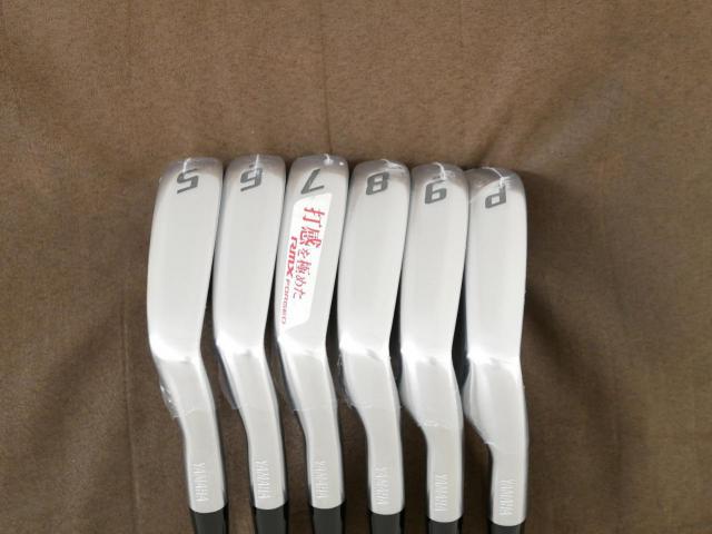 Iron set : Yamaha : **ของใหม่ ยังไม่แกะพลาสติก** ชุดเหล็ก Yamaha RMX Forged (ปี 2022 นุ่มมากๆ) มีเหล็ก 5-Pw (6 ชิ้น) ก้านเหล็ก NS Pro 950 Flex R