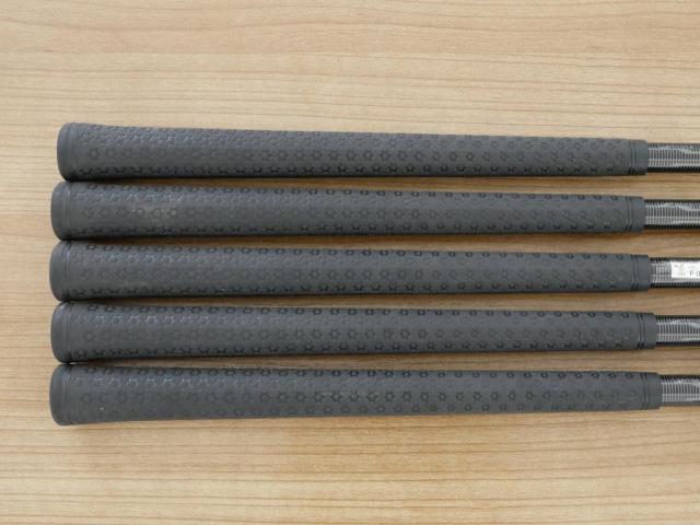Iron set : Yonex : ชุดเหล็ก Yonex i E-Zone (หน้าเด้ง ตีไกล) มีเหล็ก 6-Pw (5 ชิ้น) ก้านกราไฟต์ Flex R