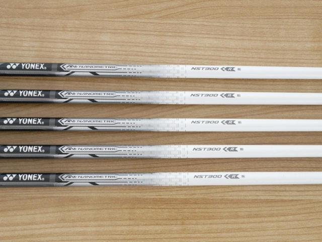 Iron set : Yonex : ชุดเหล็ก Yonex i E-Zone (หน้าเด้ง ตีไกล) มีเหล็ก 6-Pw (5 ชิ้น) ก้านกราไฟต์ Flex R