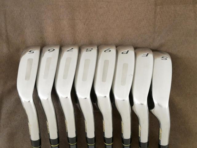 Iron set : Mizuno : ชุดเหล็ก Mizuno Intage Titanium (รุ่นท๊อป ใบใหญ่ ตีไกลมาก) มีเหล็ก 5-Pw,Aw,Sw (8 ชิ้น) ก้านกราไฟต์ Flex R2