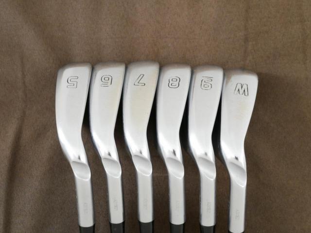 Iron set : Ping : ชุดเหล็ก Ping G700 (ปี 2019 Japan Spec. ใบใหญ่ ง่ายที่สุด ไกลที่สุดของ Ping) มีเหล็ก 5-Pw (6 ชิ้น) ก้านเหล็ก NS Pro 850 Flex R