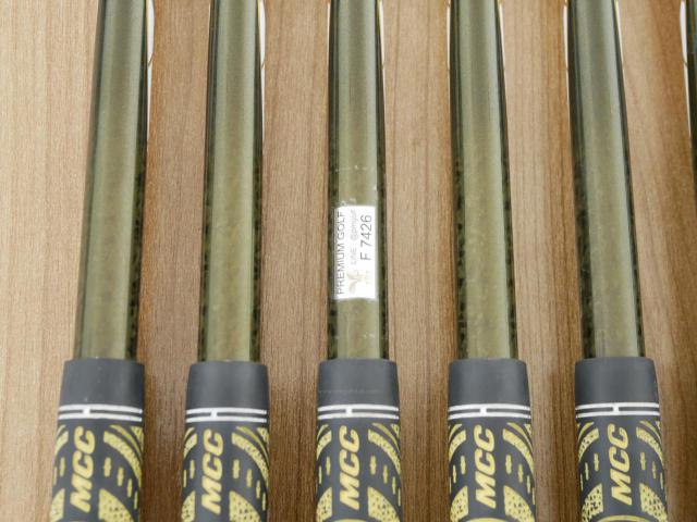 Iron set : Honma : ชุดเหล็ก Honma Beres IS-06 Forged (ปี 2019) มีเหล็ก 6-11,Aw,Sw (8 ชิ้น เทียบเท่า 5-Pw,Aw,Sw) ก้าน ARMRQ X (47) Flex R (2 ดาว)