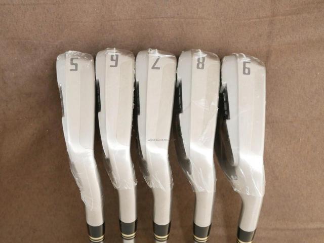 Iron set : Other Brand : **ของใหม่ ยังไม่แกะพลาสติก** ชุดเหล็ก Ryoma DSI (รุ่นล่าสุด ตีง่ายมาก ไกลมากๆ หายากสุดๆ) มีเหล็ก 5-9 (5 ชิ้น) ก้านกราไฟต์ Tour AD Flex S