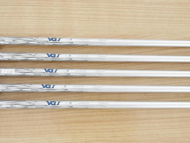Iron set : Titleist : ชุดเหล็ก Titleist VG3 Type D Forged (ปี 2017 Japan Spec. ตีง่ายและไกลที่สุดของ Titleist) มีเหล็ก 6-Pw (5 ชิ้น) ก้านกราไฟต์ Mitsubishi VGI Flex R
