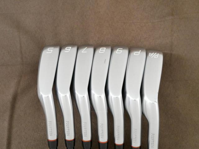 Iron set : Fourteen : ชุดเหล็ก Fourteen PC-555 (ตีง่าย ไกล) มีเหล็ก 5-Pw,Aw (7 ชิ้น) ก้านกราไฟต์ Flex S