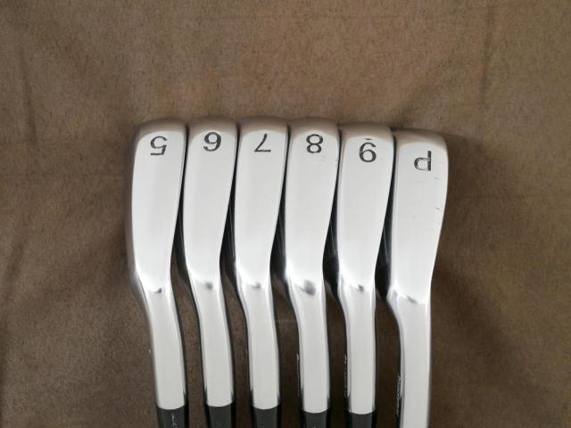 Iron set : Tourstage : ชุดเหล็ก Tourstage TS-211 Airmuscle มีเหล็ก 5-Pw (6 ชิ้น) ก้านเหล็ก NS Pro 950 Flex R