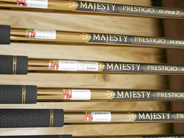 Iron set : Maruman : ชุดเหล็ก Maruman Majesty Prestigio Super 7 (รุ่นท๊อปสุด หน้าเด้ง ตีไกลมาก ของใหม่ 1 แสนบาท) มีเหล็ก 5-Pw,Aw (7 ชิ้น) ก้านกราไฟต์ Flex R