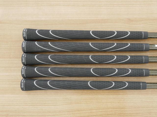 Iron set : Honma : ชุดเหล็ก Honma Beres IS-02 (หน้าเด้ง Forged) มีเหล็ก 7-11 (5 ชิ้น เทียบเท่า 6-Pw) ก้าน ARMRQ 6 (49) Flex R (2 ดาว)