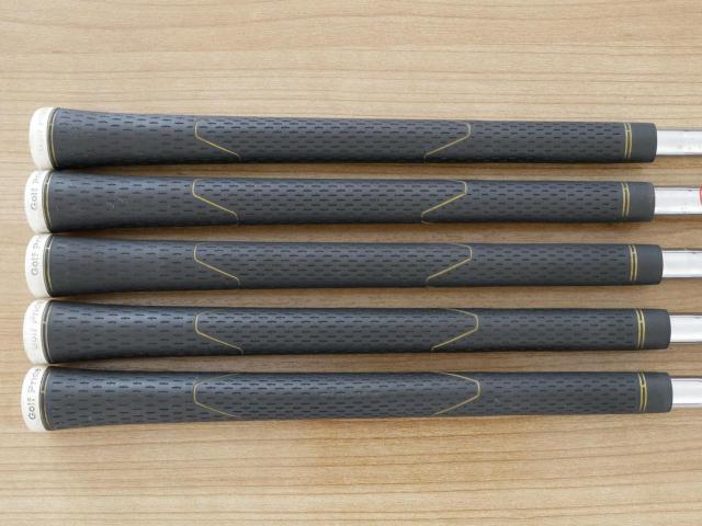 Iron set : Taylormade : ชุดเหล็ก Taylormade Gloire G (รุ่นท๊อปสุด ตีไกลมากๆ เหล็ก 7 Loft 26.5 หน้าเด้ง) มีเหล็ก 6-Pw (5 ชิ้น) ก้านเหล็ก NS Pro 830 Flex S