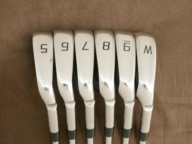 Iron set : Ping : ชุดเหล็ก Ping i Series (ออกปี 2016) มีเหล็ก 5-Pw (6 ชิ้น) ก้านเหล็ก Ping CFS Flex S