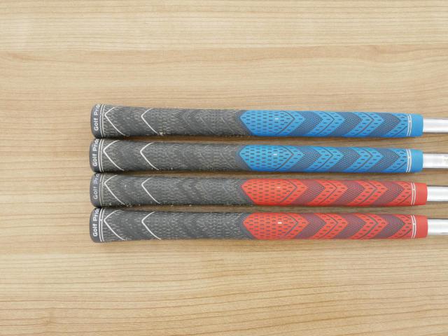 Iron set : Titleist : ชุดเหล็ก Titleist T400 (ตีง่ายที่สุด ไกลที่สุด ออกปี 2020) มีเหล็ก 7-Pw (4 ชิ้น) ก้านเหล็ก NS Pro 950 DST Flex S