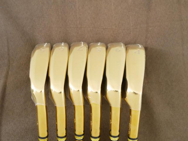 Iron set : Other Brand : **ของใหม่ ยังไม่แกะพลาสติก** ชุดเหล็ก Mutsumi Honma MH777 One Length (ใบใหญ่ ตีง่าย ไกล) มีเหล็ก 5-Pw (6 ชิ้น) ก้านกราไฟต์ Flex R