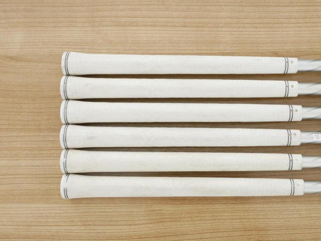 Iron set : Other Brand : ชุดเหล็ก A Grind Forged (นุ่มมากๆ หายากมากๆ) มีเหล็ก 5-Pw (6 ชิ้น) ก้านกราไฟต์ Fujikura MCI 110 Flex S