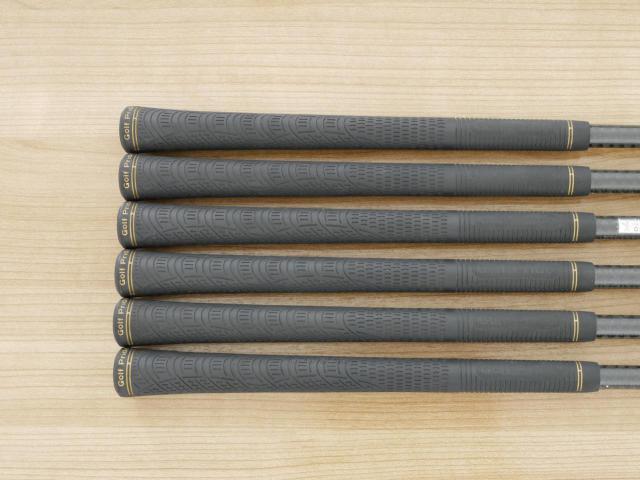 Iron set : Honma : ชุดเหล็ก Honma Beres IS-02 (หน้าเด้ง Forged) มีเหล็ก 6-11 (6 ชิ้น เทียบเท่า 5-Pw) ก้าน ARMRQ 6 (54) Flex R (2 ดาว)