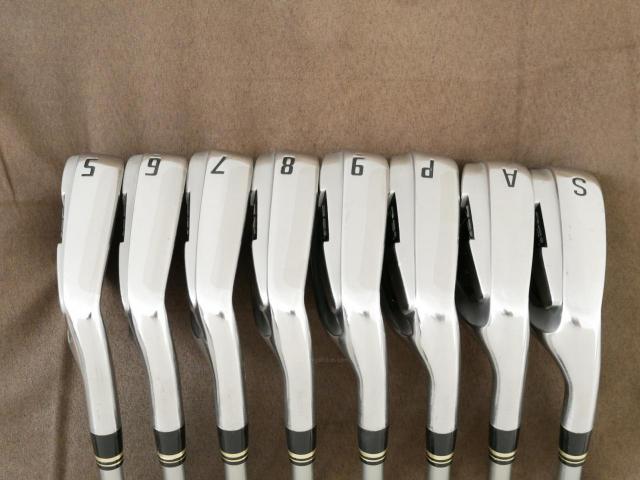 Iron set : Other Brand : ชุดเหล็ก Ryoma DSI (ตีง่ายมาก ไกลมากๆ หายากสุดๆ) มีเหล็ก 5-Pw,Aw,Sw (8 ชิ้น เหล็ก 5 ระยะเท่าเหล็ก 4 รุ่นอื่น) ก้านกราไฟต์ Tour AD Flex R