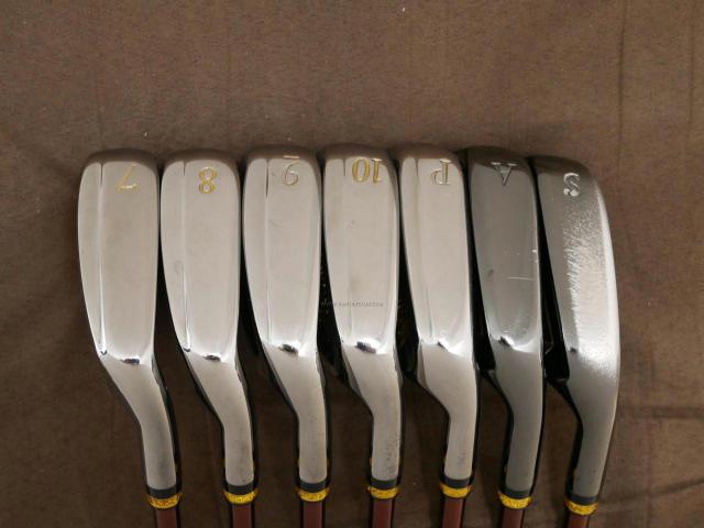Iron set : Maruman : ชุดเหล็ก Maruman Majesty Prestigio X (รุ่นท๊อปสุด ออกปี 2019 หน้าเด้ง ตีไกลมาก ของใหม่ 1.2 แสนบาท) มีเหล็ก 7-10,Pw,Aw,Sw (7 ชิ้น เทียบเท่า 6-Pw,Aw,Sw) ก้านกราไฟต์ Flex R