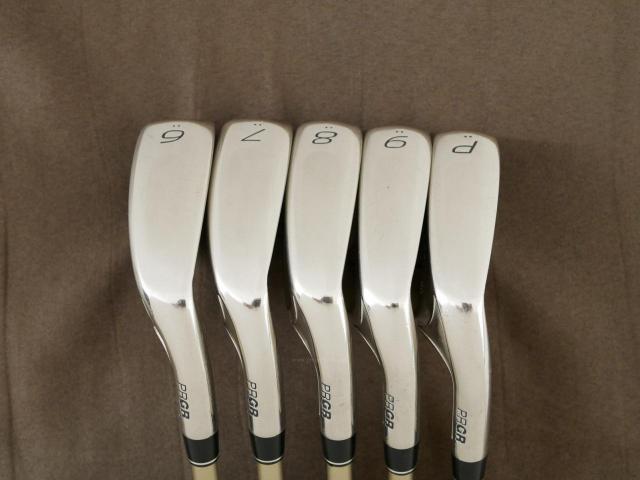 Iron set : PRGR : ชุดเหล็ก PRGR ID Nabla Red (รุ่นท๊อปสุด หน้าเด้ง ไกลมาก) มีเหล็ก 6-Pw (5 ชิ้น) ก้านกราไฟต์ M-40 Flex SR