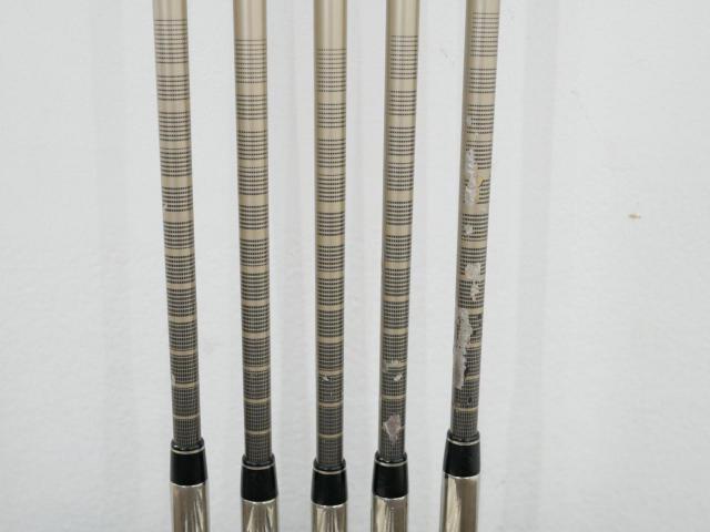 Iron set : PRGR : ชุดเหล็ก PRGR ID Nabla Red (รุ่นท๊อปสุด หน้าเด้ง ไกลมาก) มีเหล็ก 6-Pw (5 ชิ้น) ก้านกราไฟต์ M-40 Flex SR