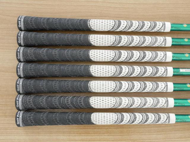 Iron set : Yonex : ชุดเหล็ก Yonex E-Zone Tri-G (รุ่นปี 2017 หน้าเด้ง ตีไกลมากๆ) มีเหล็ก 5-Pw,Sw (7 ชิ้น) ก้านกราไฟต์ Flex R