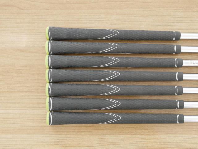 Iron set : Taylormade : ชุดเหล็ก Taylormade Gloire F2 Forged (รุ่นท๊อปสุด Japan Spec. ออกปี 2017) มีเหล็ก 6-Pw,Aw,Sw (7 ชิ้น) ก้านเหล็ก NS Pro Modus 105 Flex S