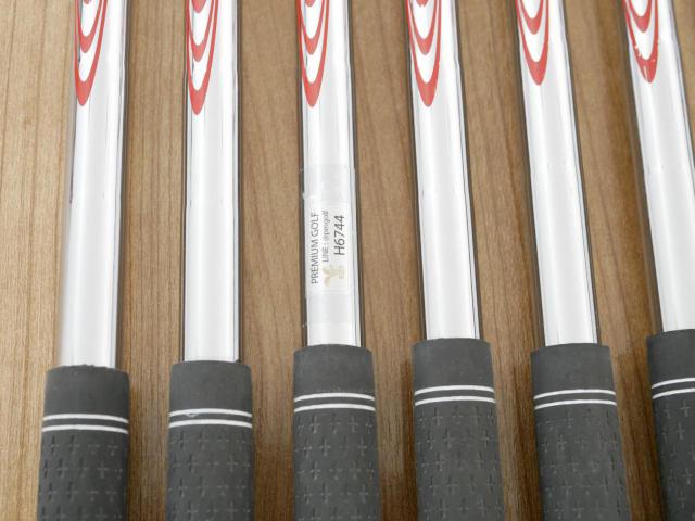 Iron set : Taylormade : ชุดเหล็ก Taylormade Gloire F2 Forged (รุ่นท๊อปสุด Japan Spec. ออกปี 2017) มีเหล็ก 6-Pw,Aw,Sw (7 ชิ้น) ก้านเหล็ก NS Pro Modus 105 Flex S