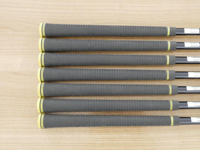 Iron set : Maruman : ชุดเหล็ก Maruman Majesty Royale (รุ่นท๊อปสุด ล่าสุด ออกปี 2024 ของใหม่ 9 หมื่นบาท) มีเหล็ก 6-Pw,Aw,Sw (7 ชิ้น เบอร์ 6 ตีระยะเท่าเบอร์ 5 ของรุ่นอื่น) ก้านกราไฟต์ Flex SR