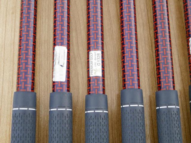 Iron set : Daiwa : ชุดเหล็ก Daiwa OnOff AKA (ออกปี 2021 หน้าเด้ง Maraging ยืดยุบได้ ตีง่าย นุ่ม ไกลมากๆ) มีเหล็ก 6-Pw,Aw,Sw (7 ชิ้น) ก้านกราไฟต์ Flex R