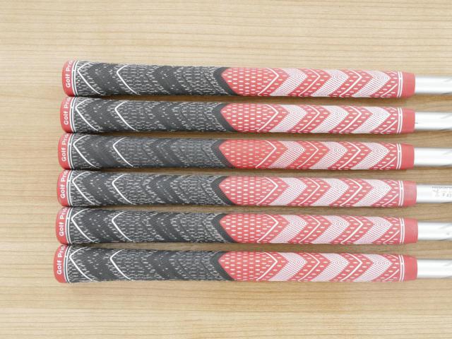 Iron set : Taylormade : ชุดเหล็ก Taylormade P790 (ตัวท้อปสุด ปี 2022 Japan Spec.) มีเหล็ก 5-Pw (6 ชิ้น) ก้านกราไฟต์ Fujikura MCI 90 Flex S