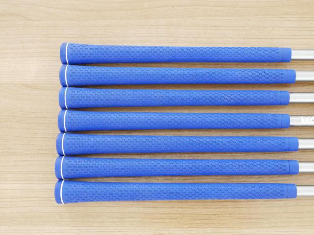 Iron set : Daiwa : **มีตำหนิ** ชุดเหล็ก Daiwa GIII (รุ่นท๊อปสุด หน้าเด้งสุดๆ ใบใหญ่ ตีไกล) มีเหล็ก 5-Pw,Aw (7 ชิ้น) ก้านกราไฟต์ Flex SR