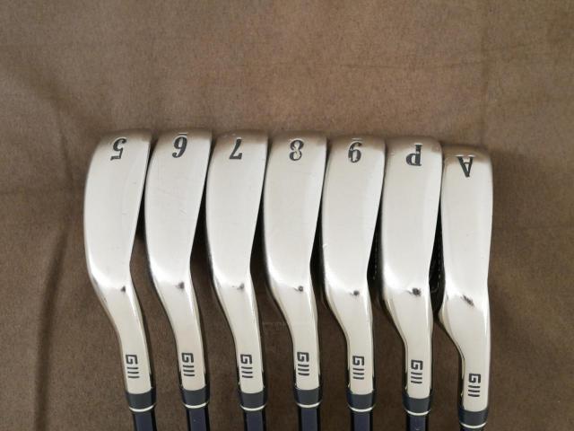 Iron set : Daiwa : **มีตำหนิ** ชุดเหล็ก Daiwa GIII (รุ่นท๊อปสุด หน้าเด้งสุดๆ ใบใหญ่ ตีไกล) มีเหล็ก 5-Pw,Aw (7 ชิ้น) ก้านกราไฟต์ Flex SR