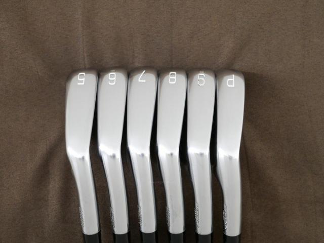 Iron set : Mizuno : ชุดเหล็ก Mizuno Pro 245 Forged (ปี 2024 นุ่ม แน่น ระยะดี) มีเหล็ก 5-Pw (6 ชิ้น) ก้านเหล็ก NS Pro 950 Flex R
