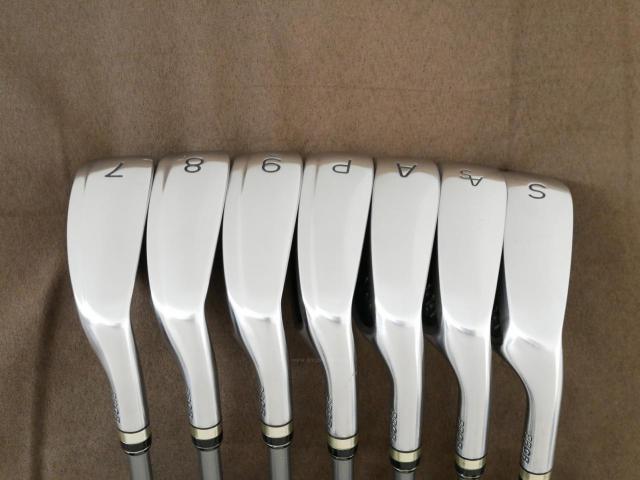 Iron set : PRGR : ชุดเหล็กกระเทย PRGR NEW Egg (ปี 2020 ตีง่ายและไกลมากๆ เด้งสุดๆ COR 0.82) มีเหล็ก 7-Pw,Aw,As,Sw (7 ชิ้น) ก้านกราไฟต์ M-35 Flex R2